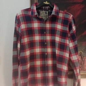 Märkes skjortor billigt  - Hela och rena  Som nya  
