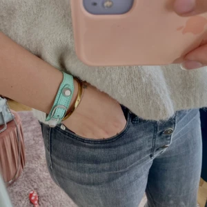 Balenciaga armband  - Ett Balenciaga liknande armband!!! Så fin turkos färg och man kan reglera storleken där bak💘