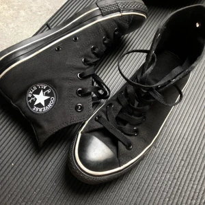 CONVERSE CHUCK TAYLOR - Nyskick storlek 38.