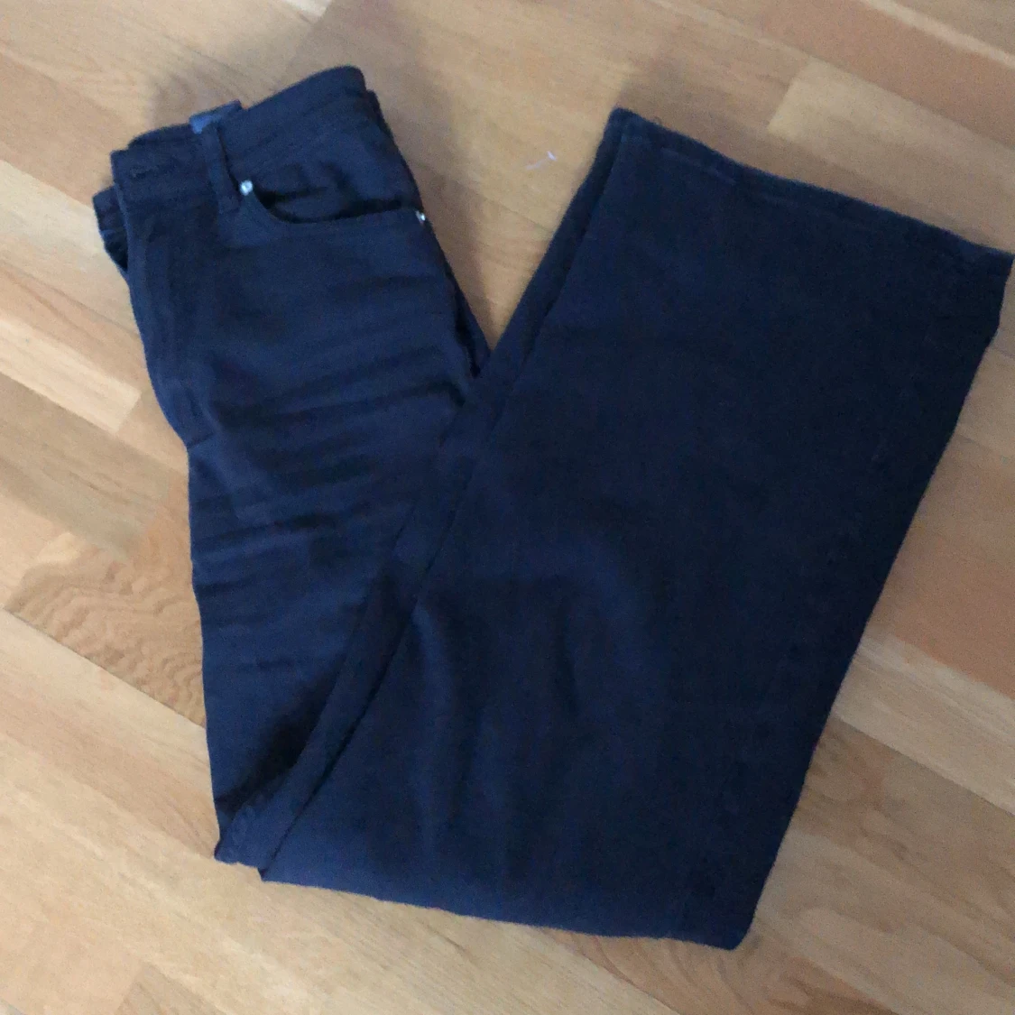 Svarta vida jeans  - 91