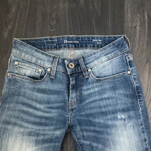 Levis jeans - Levis jeans i strl 24. Detaljer om dem-på bild. Priset diskuteras, högst bud! Köparen står för frakt.
