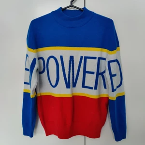 House collection tröja - Jätte mjuk och varm tygg. Har haft på tröjan bara en gång. Kvalitet är perfekt.