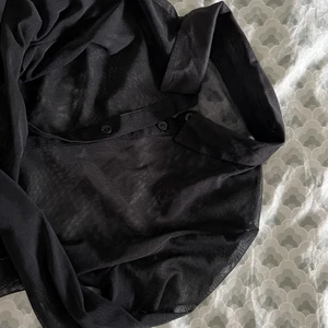 Skjorta i mesh  - Skjorta i mesh i storlek 40, jag upplever den mer som en 38. Superfin men har aldrig kommit till användning. Från märket ASYOU. Nypris 200kr