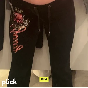 Juicy couture byxor  - Jätte gulliga juicy byxor, köpta här på Plick men var tyvärr för små för mig 💓 skriv om ni har några frågor! 