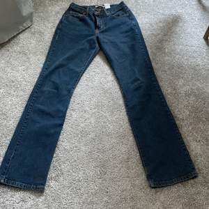 Levis 505 straight jeans, midjemåttet 74 cm, innebenslängden 80 cm🙏🏽💞