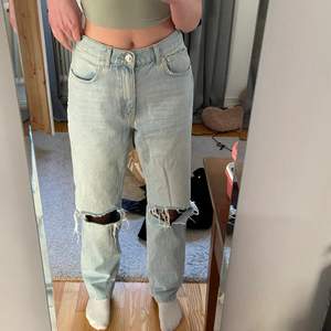Ljusa jeans från Gina i storlek 40, säljer åt en kompis 