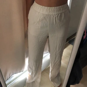 Linnebyxor  - säljer mina linnebyxor då jag köpt nya. Storlek XS. För långa för mig som är 162 cm. Sitter bra och är inte för tighta. Pris kan diskuteras