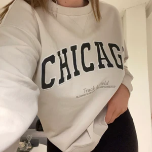 Beige sweatshirt - Använd 1 gång så den är som ny!