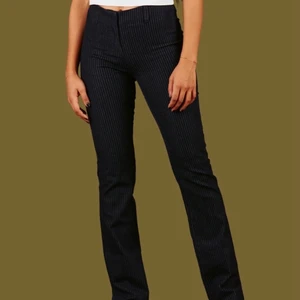 Kostymbyxor - Säljer dessa kostymbyxor från Unif som är supersnygga men tyvärr försmå. Kom med egna bud privat.