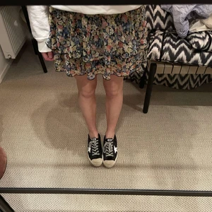 Bikbok kjol - Blommig kjol, super fin till sommaren!