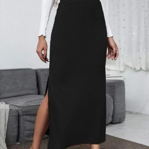 Kjol - Kjol från shein som jag säljer för 70kr, köpte den för 100kr för fler bilder skriv privat frakt tillkommer på 45kr storlek s