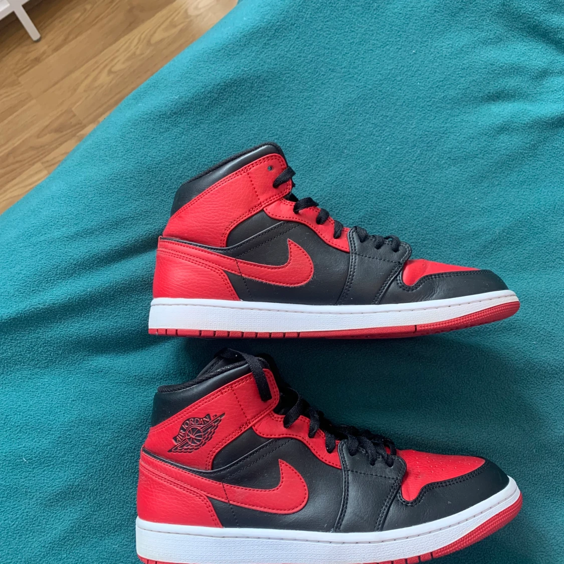 NIKE AIR JORDAN 1 MID BANNED - 90