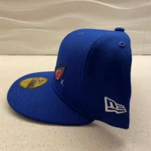 Supreme new era Eyes Keps - Säljer min Supreme new era limited drop keps då den var lite för liten för mig. Storleken är 7 1/8 (56,8cm)