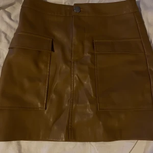 Skinnkjol - Brun, jätte fin skinnkjol 😍