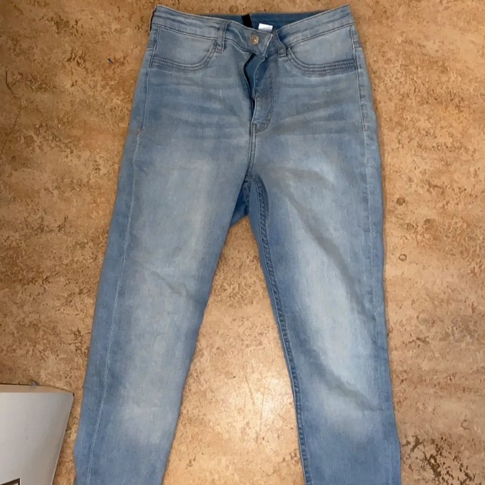 Blåa jeans storlek 38. Jeans & Byxor.