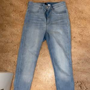 Blåa jeans storlek 38