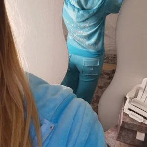 Juicy couture sett blå/turkås helt ny.  - Säljer mitt helt nya juicy couture sett för 800 köpt för 1300kr. Storlek: Small. Möts bara upp, och tar bara kontanter❤️