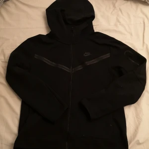 Nike tech fleece  - Fin tech fleece, köpt från zalando och i bra skick. Pris kan diskuteras. Skriv för fler bilder elr frågor /Albin 