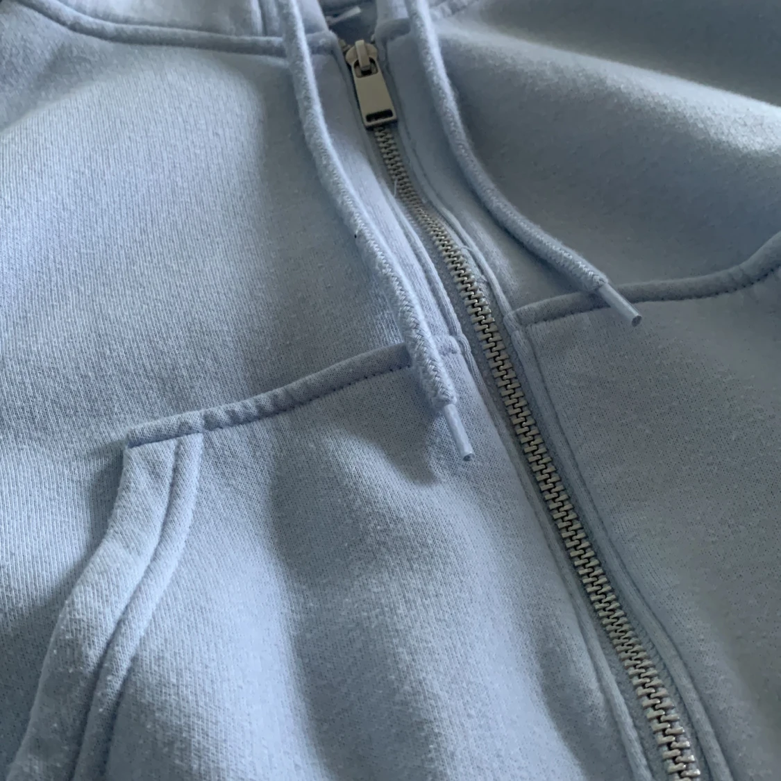 En blå jättefin tröja som är använd ett fåtal gånger. - 91