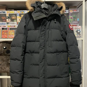 Canada Goose Carson - Märke: Canda Goose Modell: Carson Färg: Marin blå Storlek: Small Skick: 8/10