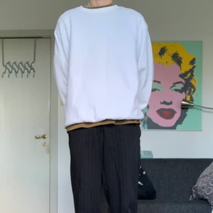 Vit Baggy Sweatshirt - Vit sweatshirt, sitter baggy. Strl L
