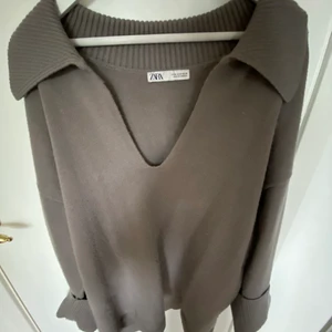 Stickad zara tröja  - Aldrig använd, super snygg nu till höst<3 ❌❌HÖGSTA BUD 260 kr❌❌