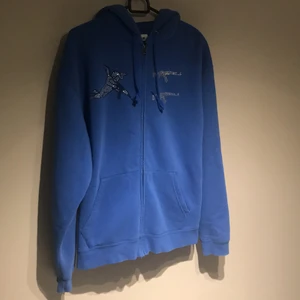 Oneofone tröja  - Hej säljer min OneOfOne zip hoodie då den inte kommer till användning Skick 8/10 Hör av er om ni har några frågor!