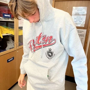 Boston hoodie - TRYCK INTE PÅ KÖP NU! Säljer denna as coola hoodie än ifrån boho! Den är helt ny med prislapp kvar, lite för stor för mig och därav säljer jag den. den är i strl M och är extremt användbar. hör av er!