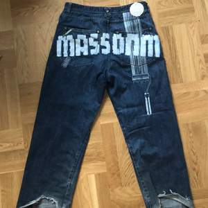 Jätte coola baggy jeans med tryck! Skriv privat för frågor