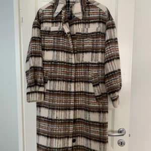 Höst kappa  - Snygg översized höst kappa från Vero Moda som användandes vid ett par tillfälle.  Finns i Karlstad, skickas mot fraktkostnad