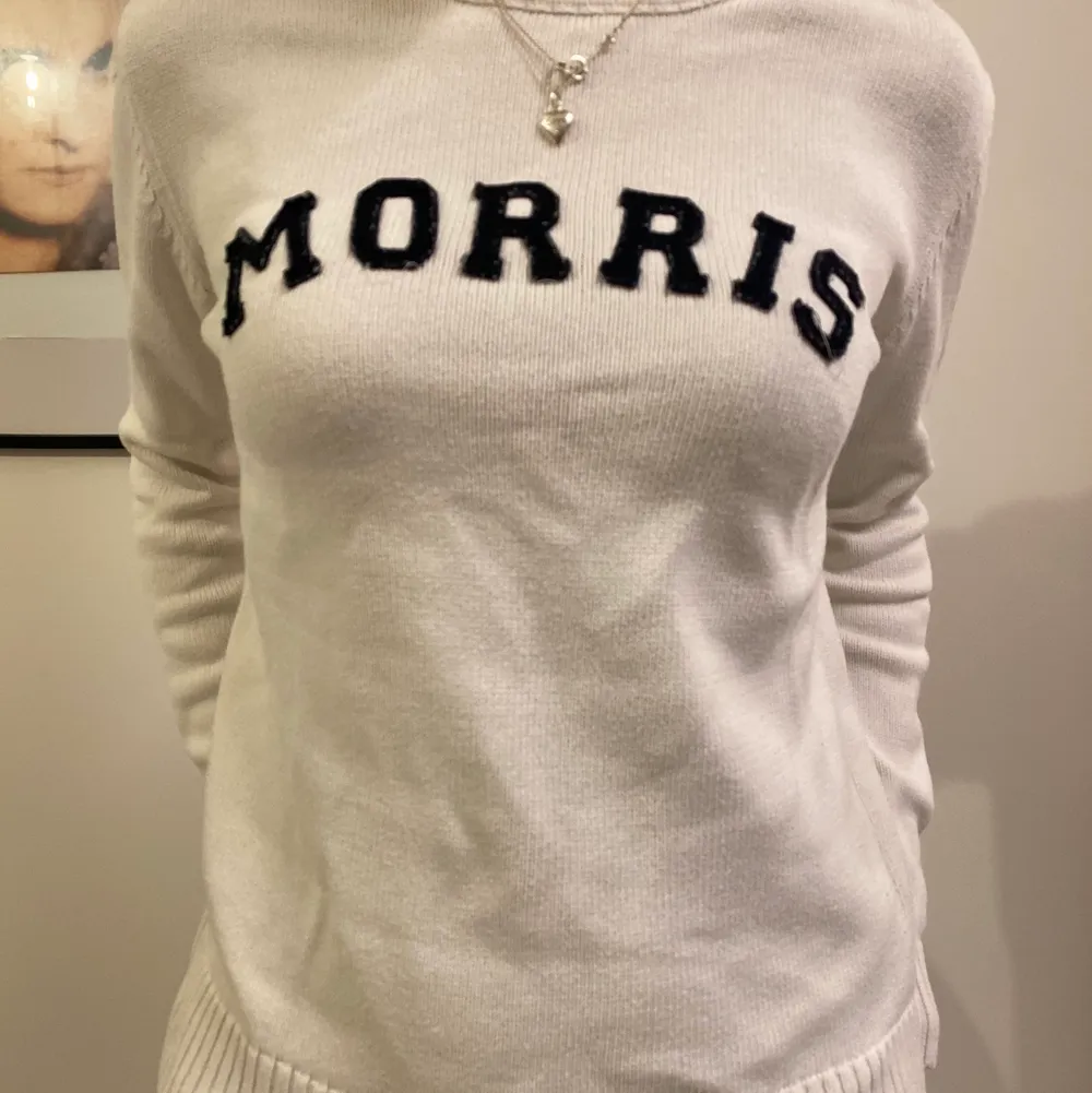 💕Säljer min använda men välbevarade Morris tröja! Inga defekter, säljs inte längre! Köpte i London för 2799 kr. Hoodies.