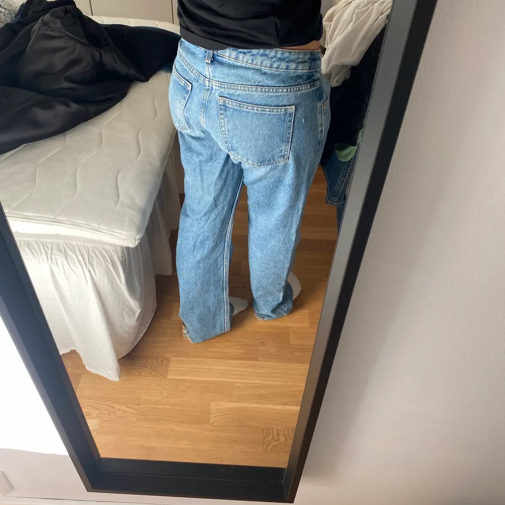 Lågmidjade weekday jeans, skriv för frågor osv💕. Jeans & Byxor.