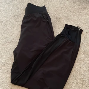 Träningsbyxor från H&M - Använt en gång bara, som nya!