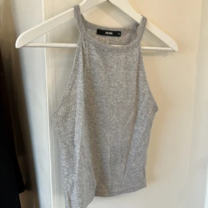 Grått linne, bikbok - En söt topp från bikbok