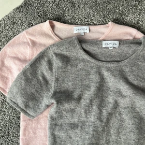 Karsmir tröja - Intresskoll på båda Karsmir t-shirtsen! Kom privat vid intresse😍❤️❤️ kom med bud privat också, båda är i nyskick och nypris är 1500💗👌🏻