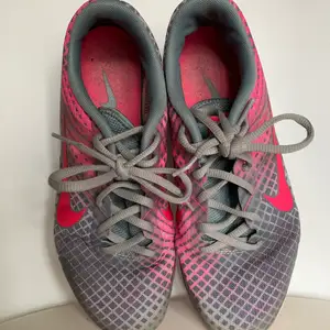 Nike rosa skor, fint skick. Stl 39.
