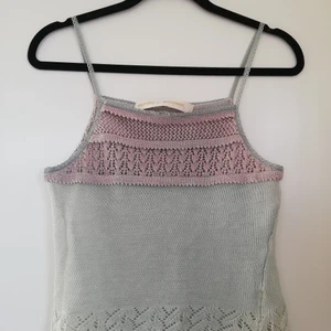 Stickat linne Munthe plus simonsen copenhagen  - Stickat linne, lite glittrigt på den övre delen 