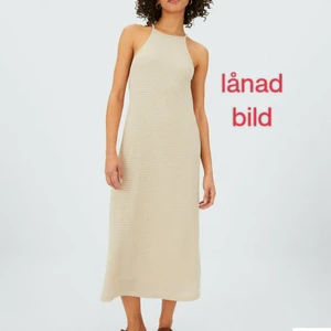 Oanvänd Klänning från Stradivarius - Helt oanvänd, köpt på Zalando för 300:-.