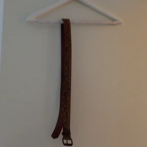 Skärp - Skärp, 90 cm  Pris 35 kr 