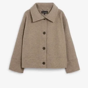 KAPPAHL KAPPA - Säljer denna snygga kappa, passar jättebra nu till hösten!💖