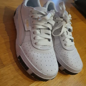 Puma sneakers  - Använt en gång, inköpta för 900 kr. Köparen står för frakt 🙏 