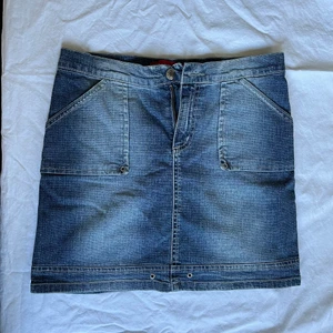 Minikjol - Söt minikjol i stretchigt material.  Passa XS-S Köpare står för frakt