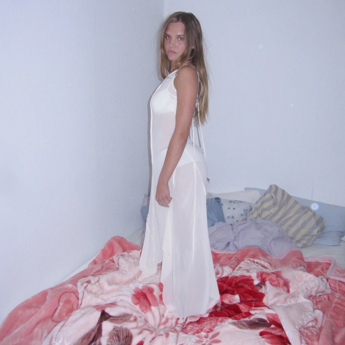 Vit tunn klänning