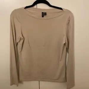 Vero Moda vad tröja beige. Ord pris 199:-  Använd ett fåtal gånger  Fint skick 