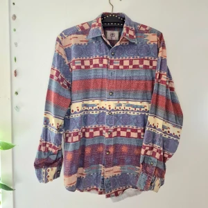 The territory ahead skjorta - VÅRRENSNING! Sjuk skjorta från the territory ahead. // Mens Small, 100% bomull // som ny, all,knappar+reserver är kvar.