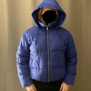 Jacka - Jackan är knappt änvänd och är som ny. Köpte jackan för 600kr och säljer den för 400kr.