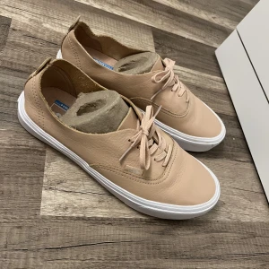 Biege vans skor - Biege vans skor andvönda Max 5 gånger i fin kvalite. Skinn tyg 