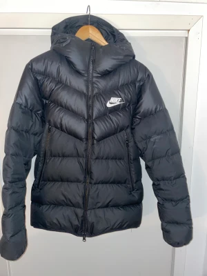 Vinterjacka Nike  - Din och välvårdad!  