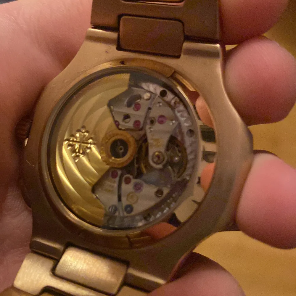 Patek Philippe klocka inte använd och behöver sälja den för det är inte riktigt min stil. Accessoarer.