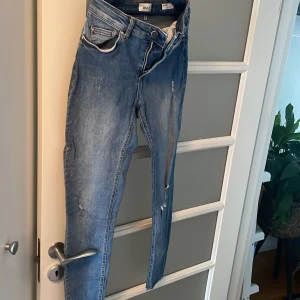 Jeans - Använt 2 gånger och de är stretchiga.